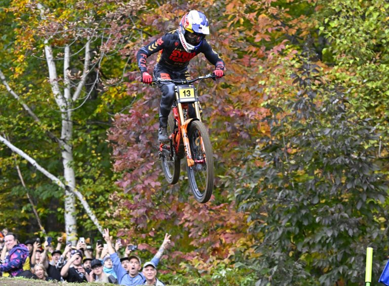 Canadian mountain biker Goldstone defends elite men's downhill world title | iNFOnews.ca