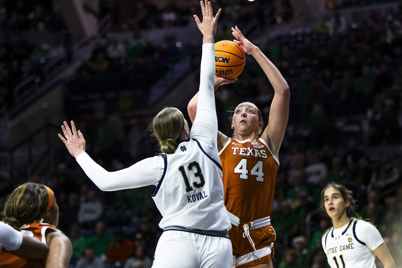 Hidalgo scores 30 as No. 10 Notre Dame women beat No. 4 Texas 80-70 in OT | iNFOnews.ca