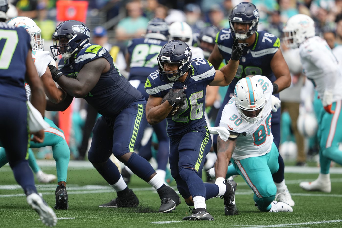 Seahawks roll to 24-3 win over Dolphins as Miami deals with another QB injury | iNFOnews.ca