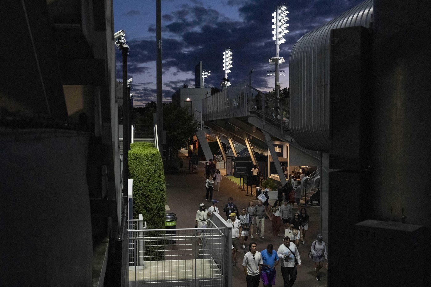 At the US Open, tennis stars shine under dark sky-friendly outdoor lights | iNFOnews.ca