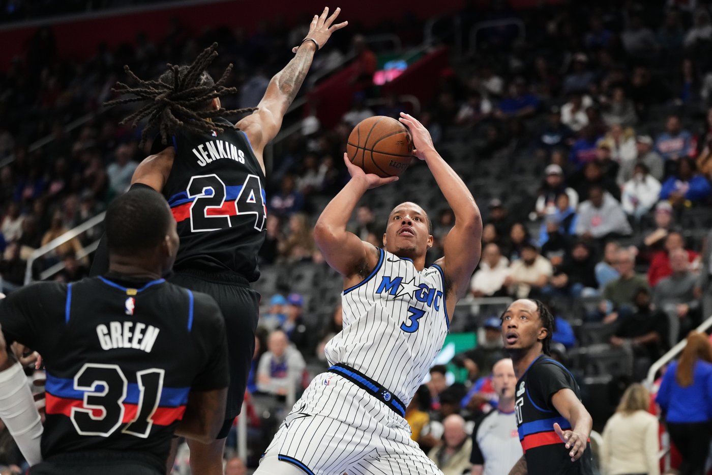 Desmond Bane's 37 points and key rebounds help Magic beat Pistons 112-109 to win NBA Cup group | iNFOnews.ca