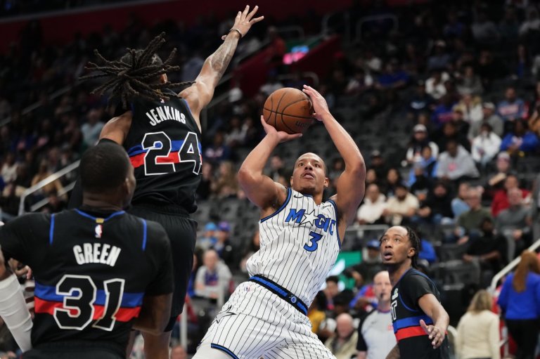 Desmond Bane's 37 points and key rebounds help Magic beat Pistons 112-109 to win NBA Cup group | iNFOnews.ca