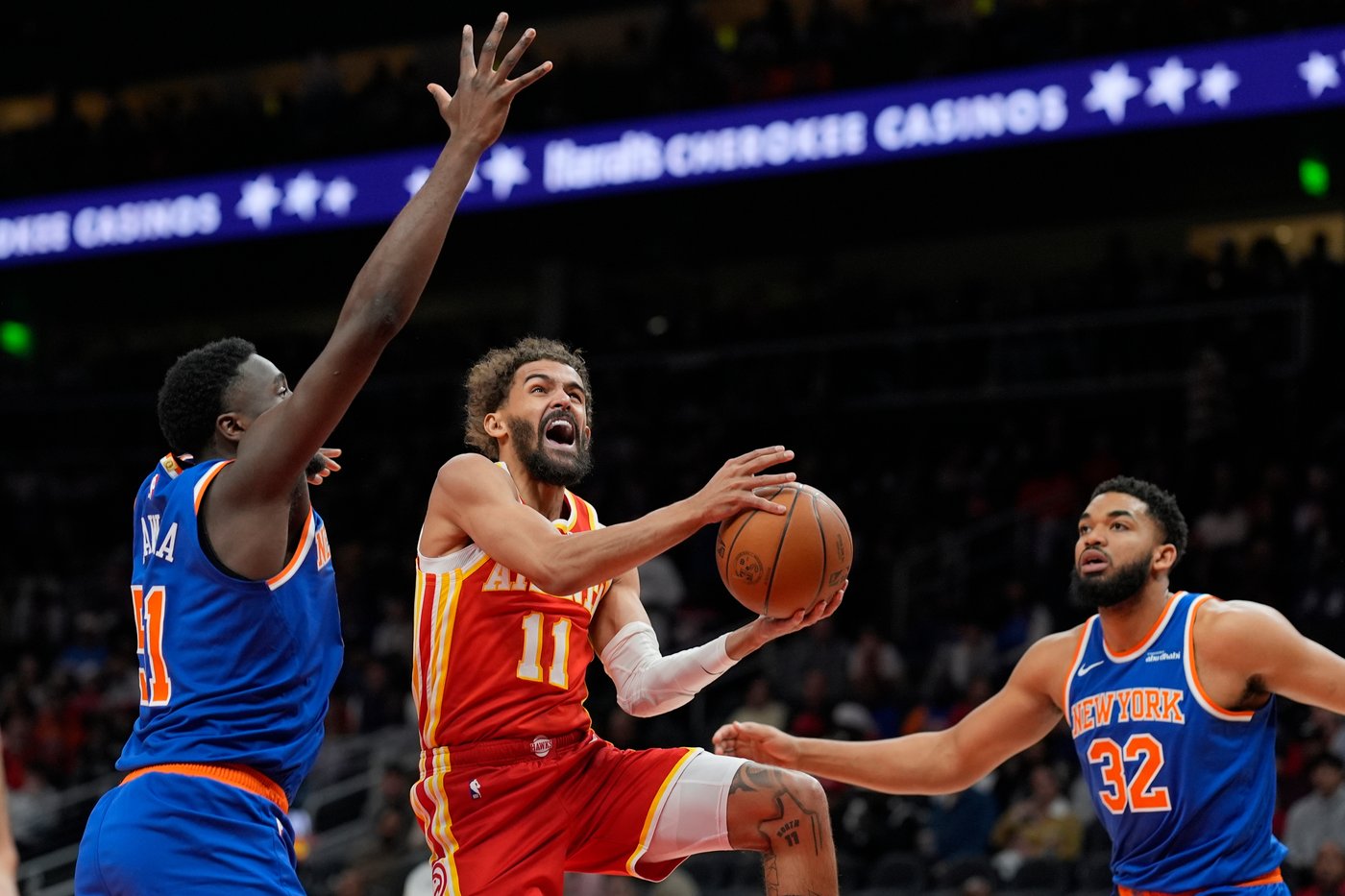 Karl-Anthony Towns scores 36 and Jalen Brunson adds 34 as Knicks hold off struggling Hawks 128-125 | iNFOnews.ca