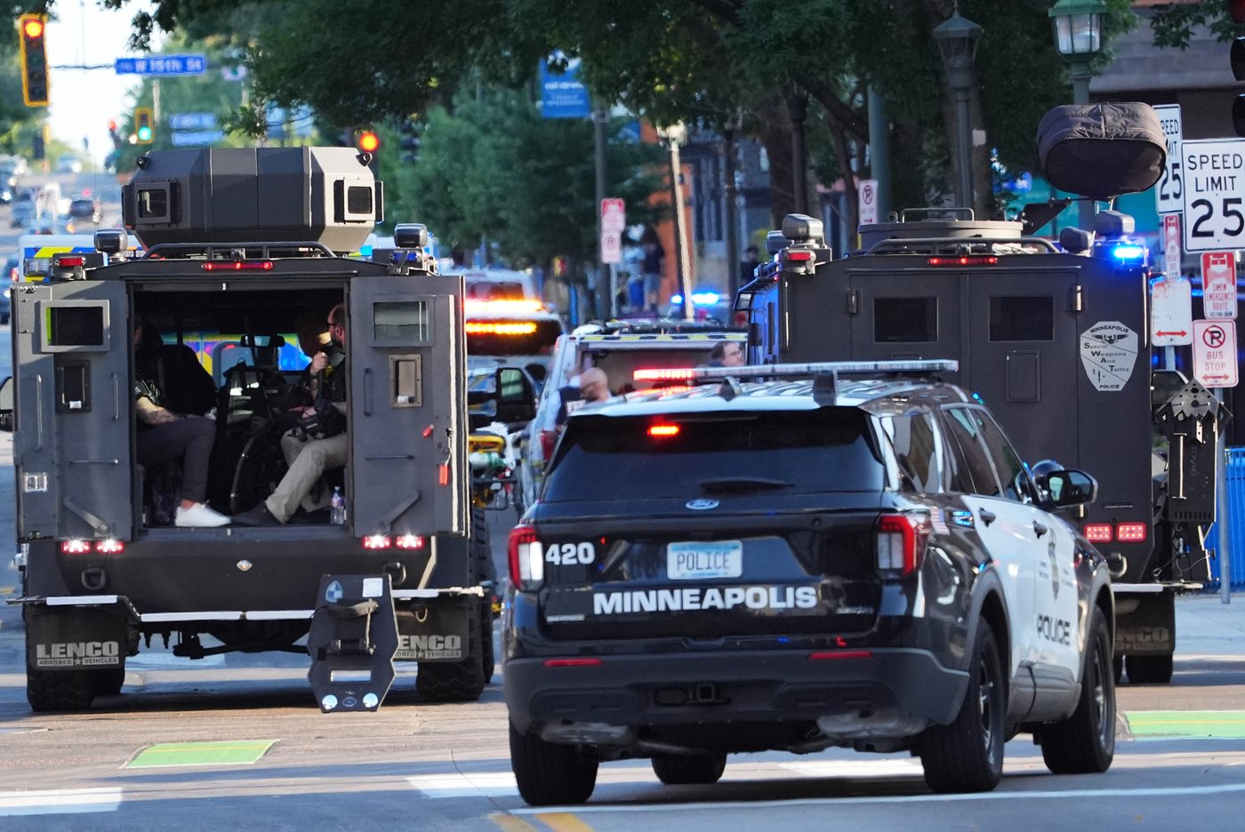 Investigators scour scene of Minneapolis shooting that left 3 dead, including suspect | iNFOnews.ca Investigators scour scene of Minneapolis shooting that left 3 dead, including suspect | iNFOnews.ca