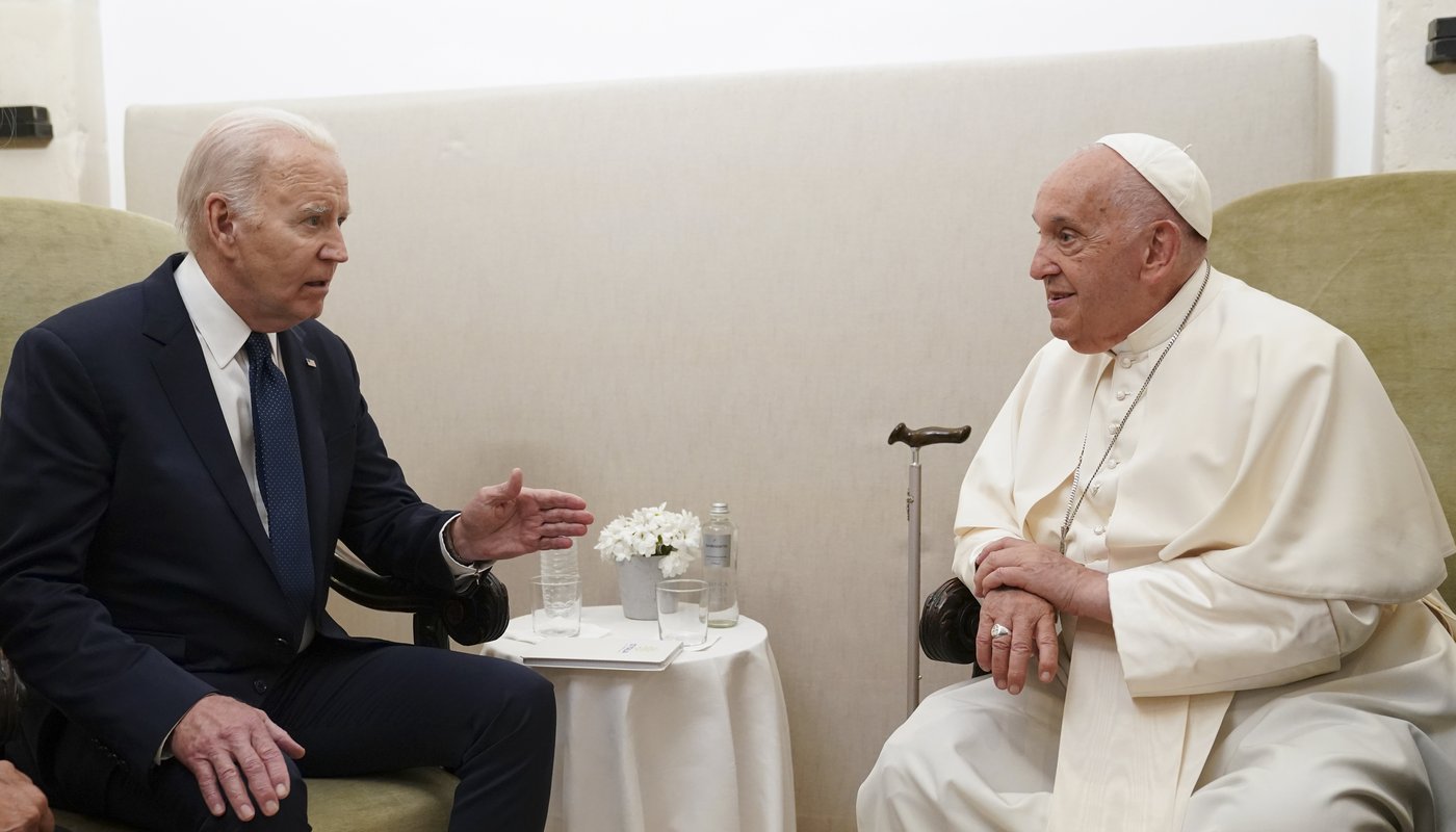 Biden honors Pope Francis with the Presidential Medal of Freedom | iNFOnews.ca Biden honors Pope Francis with the Presidential Medal of Freedom | iNFOnews.ca