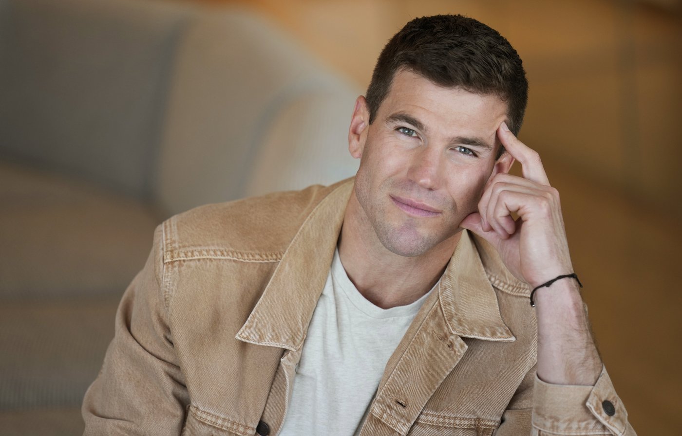 Austin Stowell is emotional about playing stoic Jethro Gibbs in 'NCIS: Origins' | iNFOnews.ca Austin Stowell is emotional about playing stoic Jethro Gibbs in 'NCIS: Origins' | iNFOnews.ca