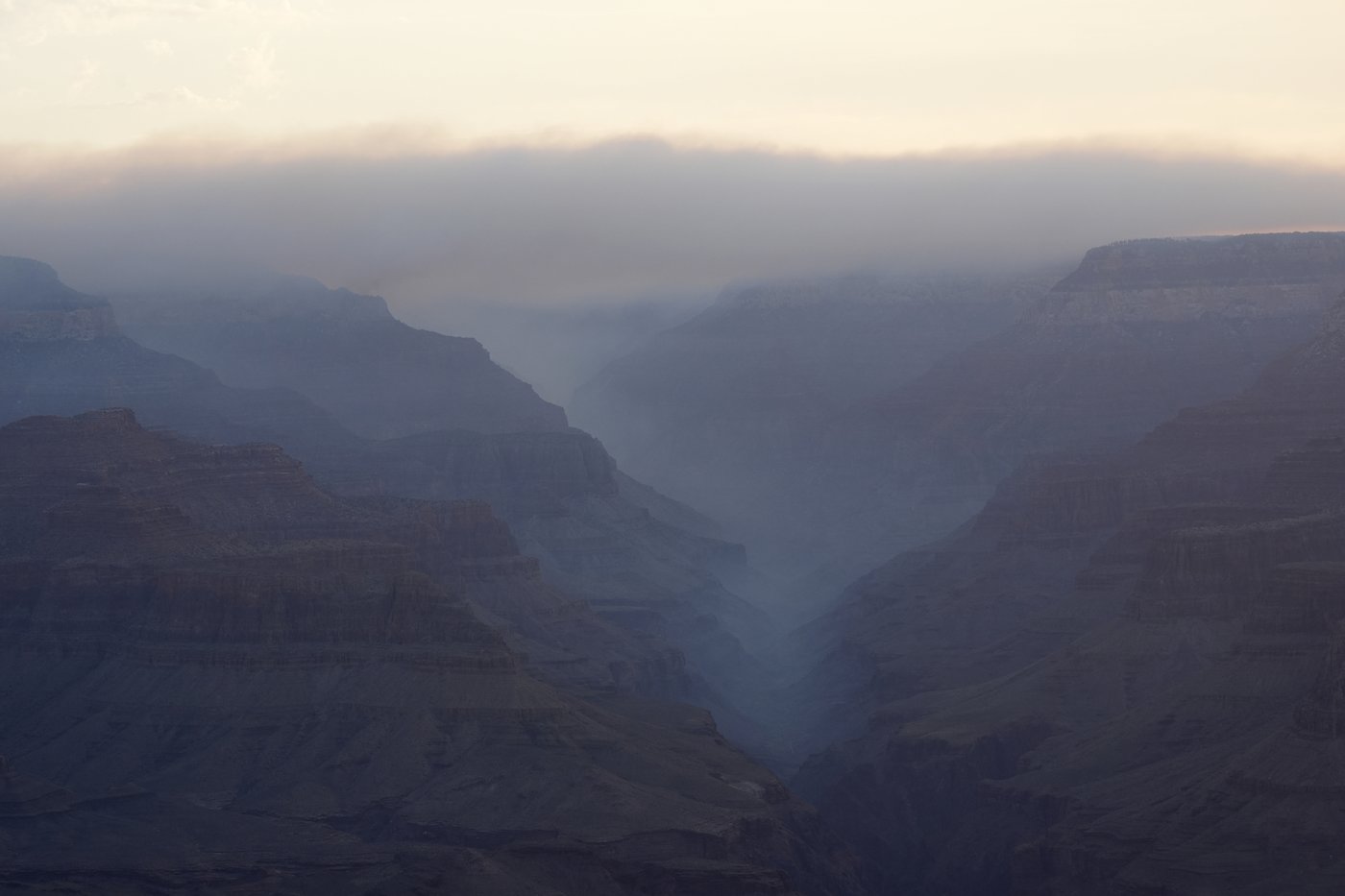A wildfire that destroyed historic Grand Canyon Lodge spread after being allowed to burn for days | iNFOnews.ca