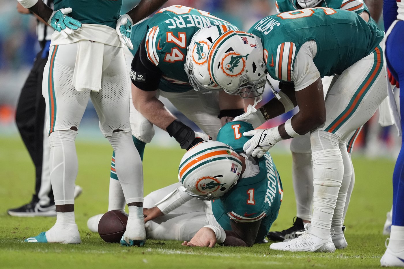 Dolphins turn focus to Skylar Thompson at QB with Tua out, heading West to face the 2-0 Seahawks | iNFOnews.ca