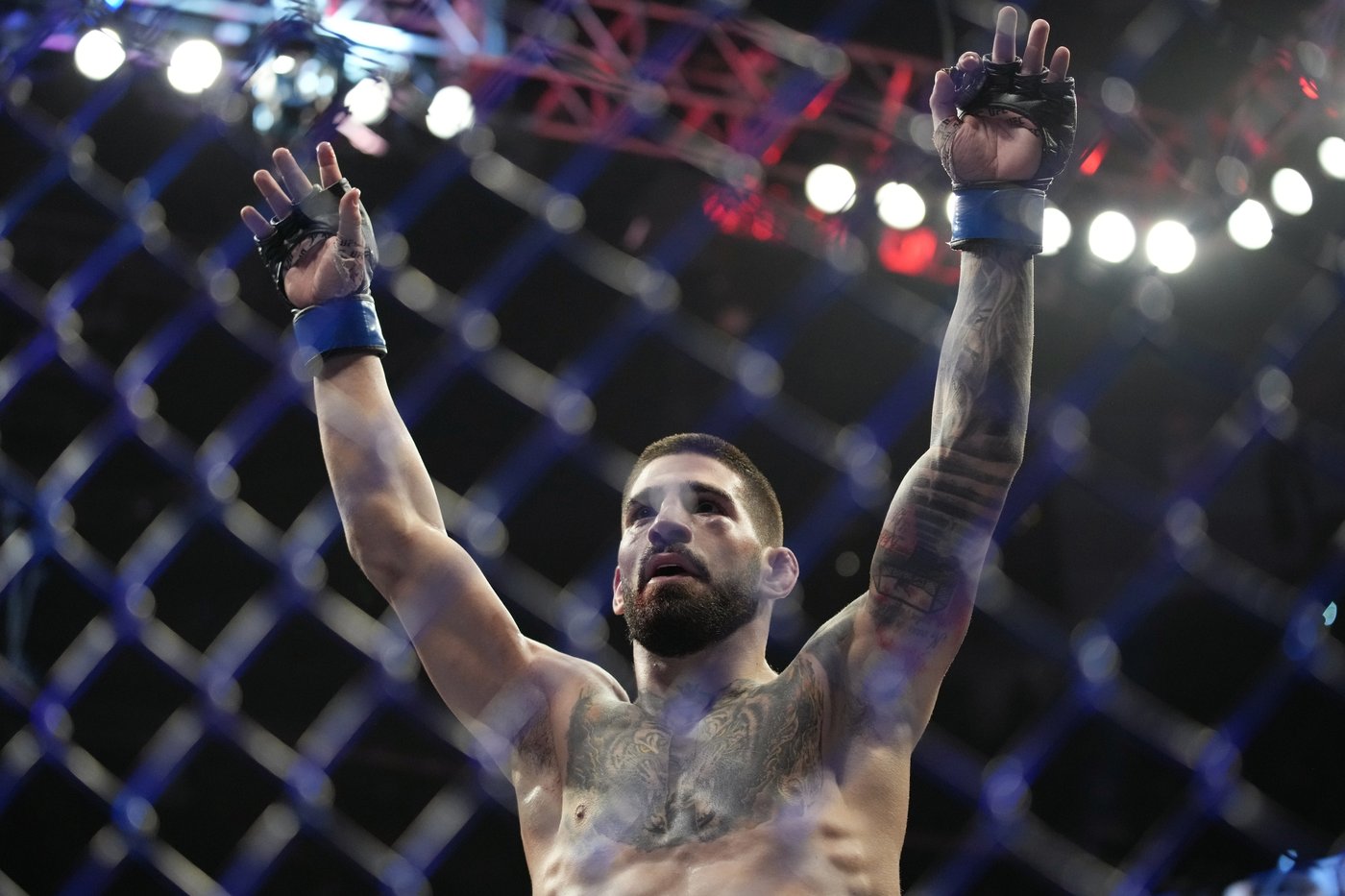 Topuria makes first featherweight title defense against Holloway at UFC 308 | iNFOnews.ca