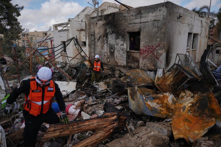 Photos from the Mideast in the 4th week of the Iran war | iNFOnews.ca