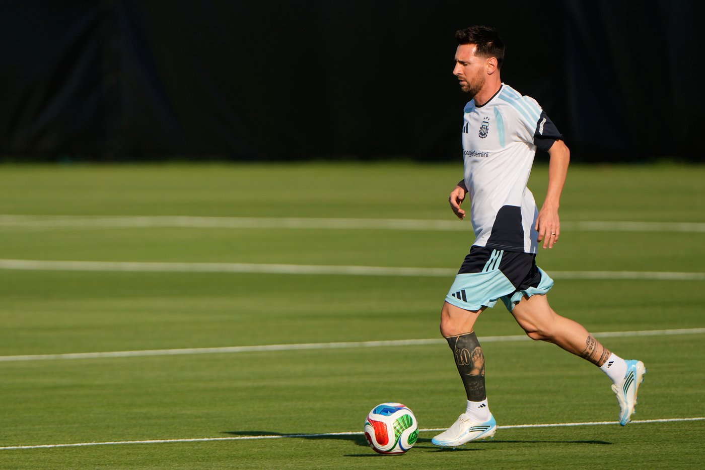 Argentina’s World Cup title defense draws a frenzy in Kansas City as Messi nurses a hamstring strain | iNFOnews.ca