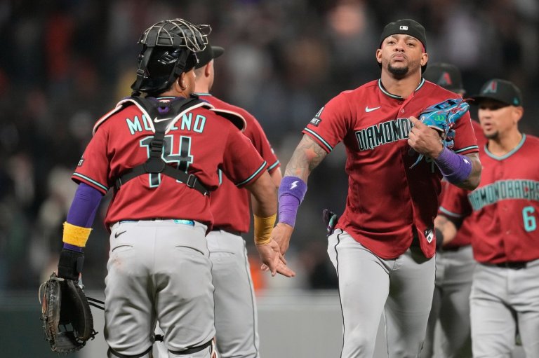 Marte and Del Castillo homer as Diamondbacks beat Giants 7-5 for ninth win in 10 games | iNFOnews.ca