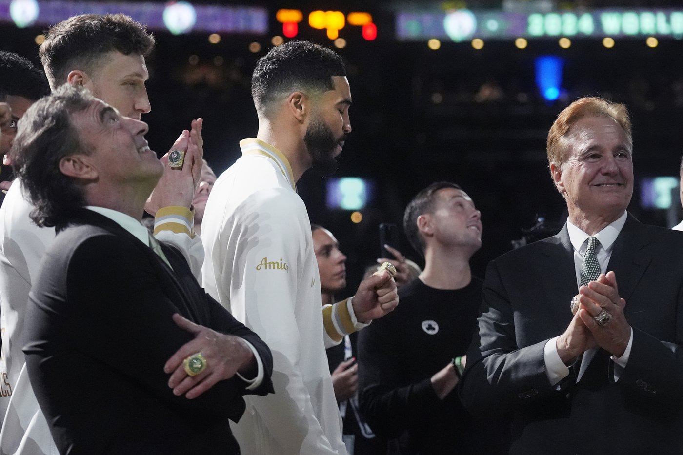 Celtics celebrate 18th NBA title with banner, rings and call from Tatum: 'Let's do it again.' | iNFOnews.ca