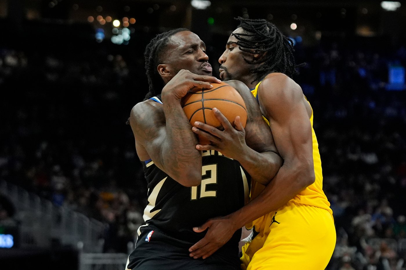 Giannis Antetokounmpo scores 31 points before getting injured, Bucks beat Pacers 134-123 | iNFOnews.ca