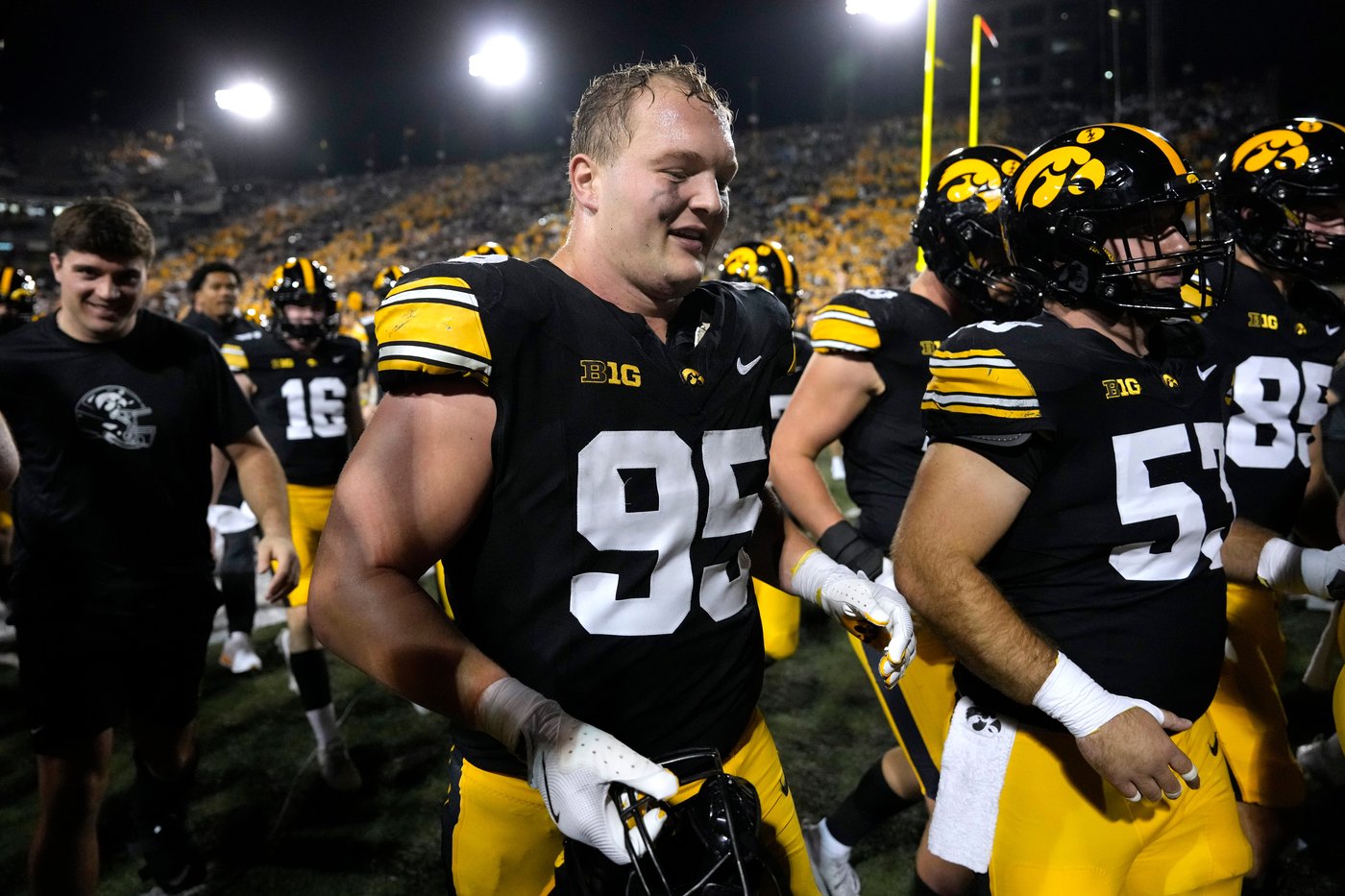 Iowa DT Aaron Graves with wife as son is born Thanksgiving, then he joins team for win at Nebraska | iNFOnews.ca Iowa DT Aaron Graves with wife as son is born Thanksgiving, then he joins team for win at Nebraska | iNFOnews.ca