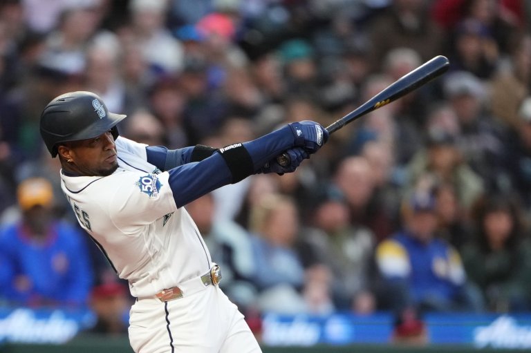 Mariners place outfielder Victor Robles on 10-day injured list | iNFOnews.ca