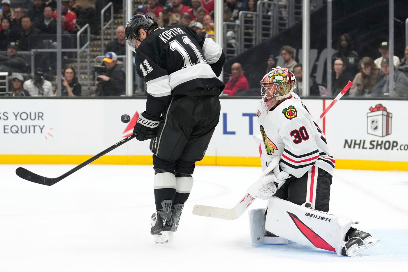 Connor Bedard scores for 3rd straight game, Blackhawks hold off Kings 2-1 | iNFOnews.ca Connor Bedard scores for 3rd straight game, Blackhawks hold off Kings 2-1 | iNFOnews.ca