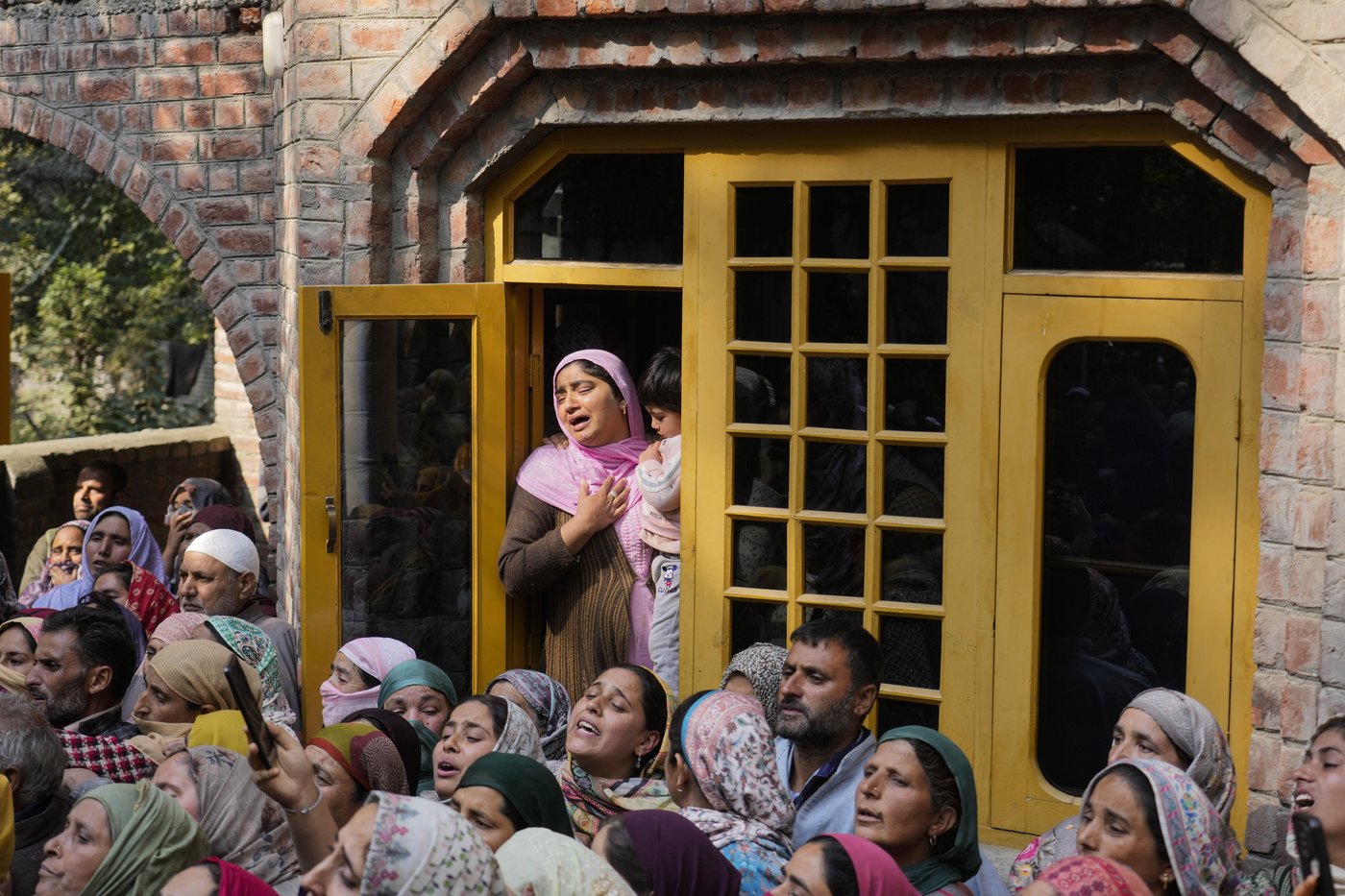 Gunmen kill 7 people working on a strategic tunnel project in Indian-controlled Kashmir | iNFOnews.ca