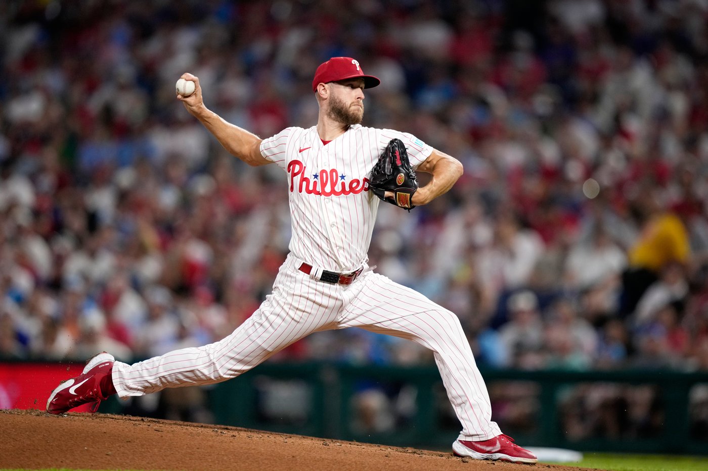 Rogers escapes 2 bases-loaded jams in the ninth to seal Blue Jays' 5-4 win over Phillies | iNFOnews.ca