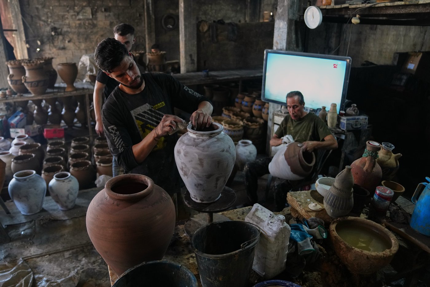 Photos of Palestinian potters preserving a 400-year West Bank tradition | iNFOnews.ca
