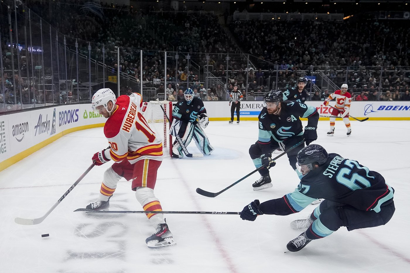 Flames score three times in first period, hang on to beat Kraken 3-2 | iNFOnews.ca Flames score three times in first period, hang on to beat Kraken 3-2 | iNFOnews.ca