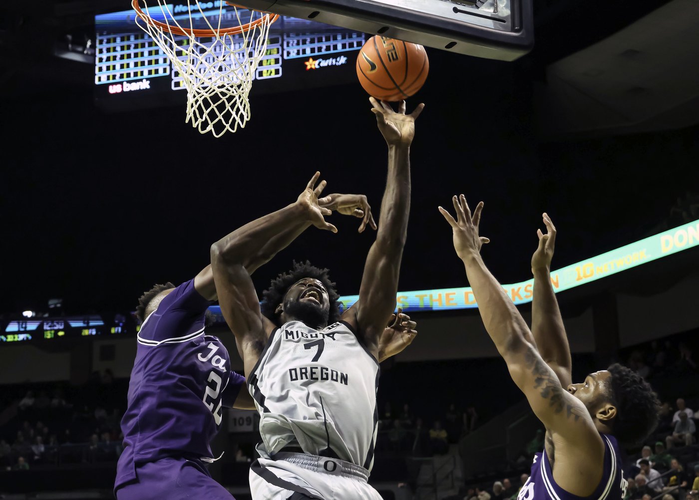 No. 12 Oregon downs Stephen F. Austin 79-61 to get back in win column | iNFOnews.ca
