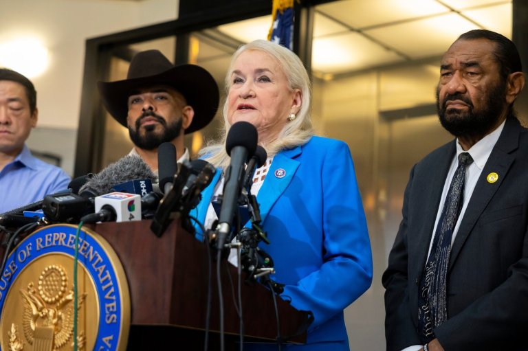 Detainees tell their lawyer an ICE officer shot a Houston driver through a passenger window | iNFOnews.ca