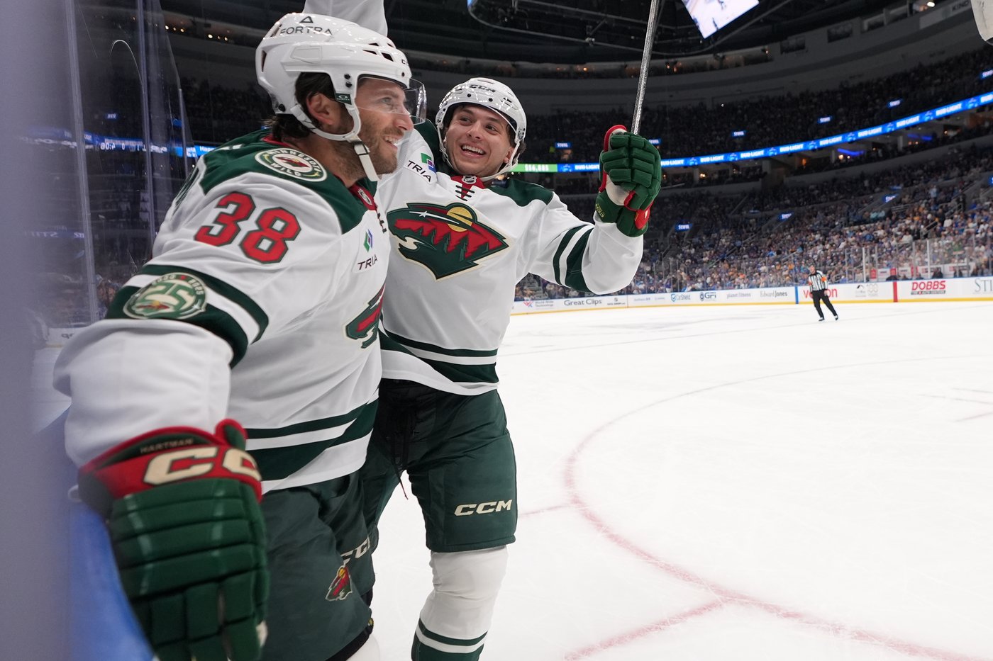 Hartman scores twice, Gustavsson makes 27 saves in Wild's 5-0 win over Blues in opener | iNFOnews.ca