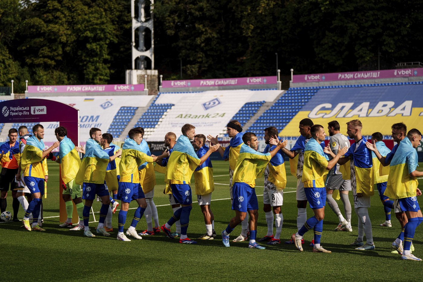 In wartime Ukraine, soccer fans bury rivalries and find a moment of calm at matches | iNFOnews.ca
