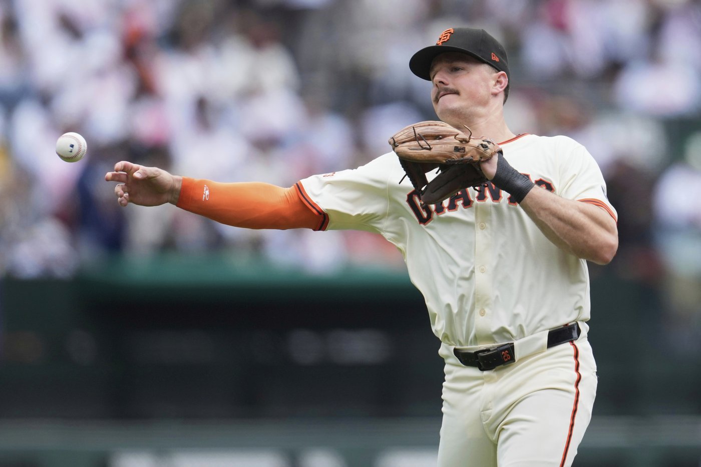 Giants' Matt Chapman to start rehab for sprained hand in a week | iNFOnews.ca