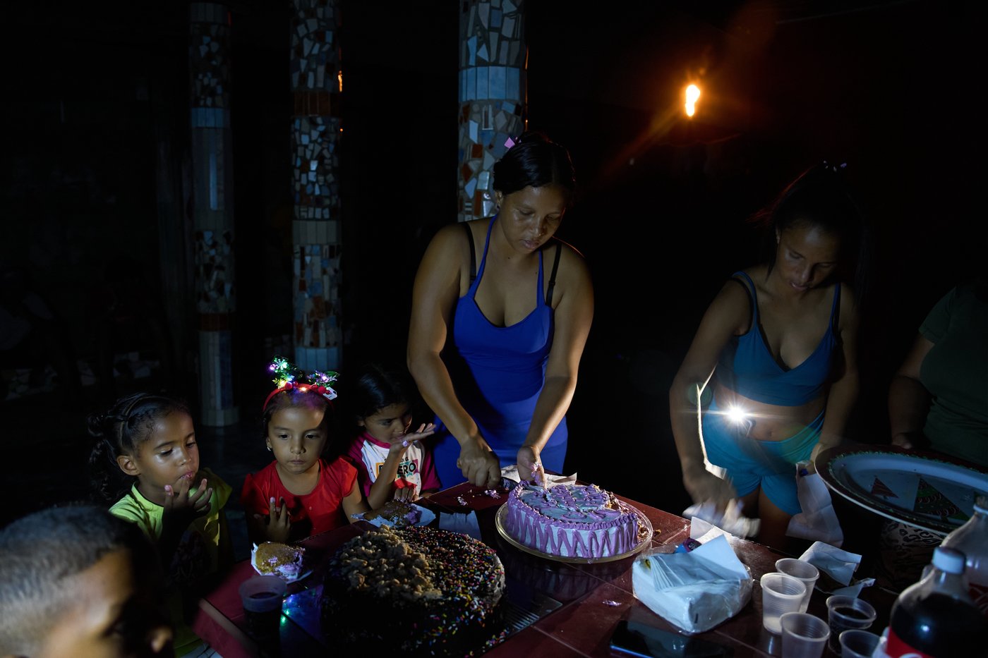 Photos show broken oil infrastructure and blackouts on Venezuela's Lake Maracaibo | iNFOnews.ca