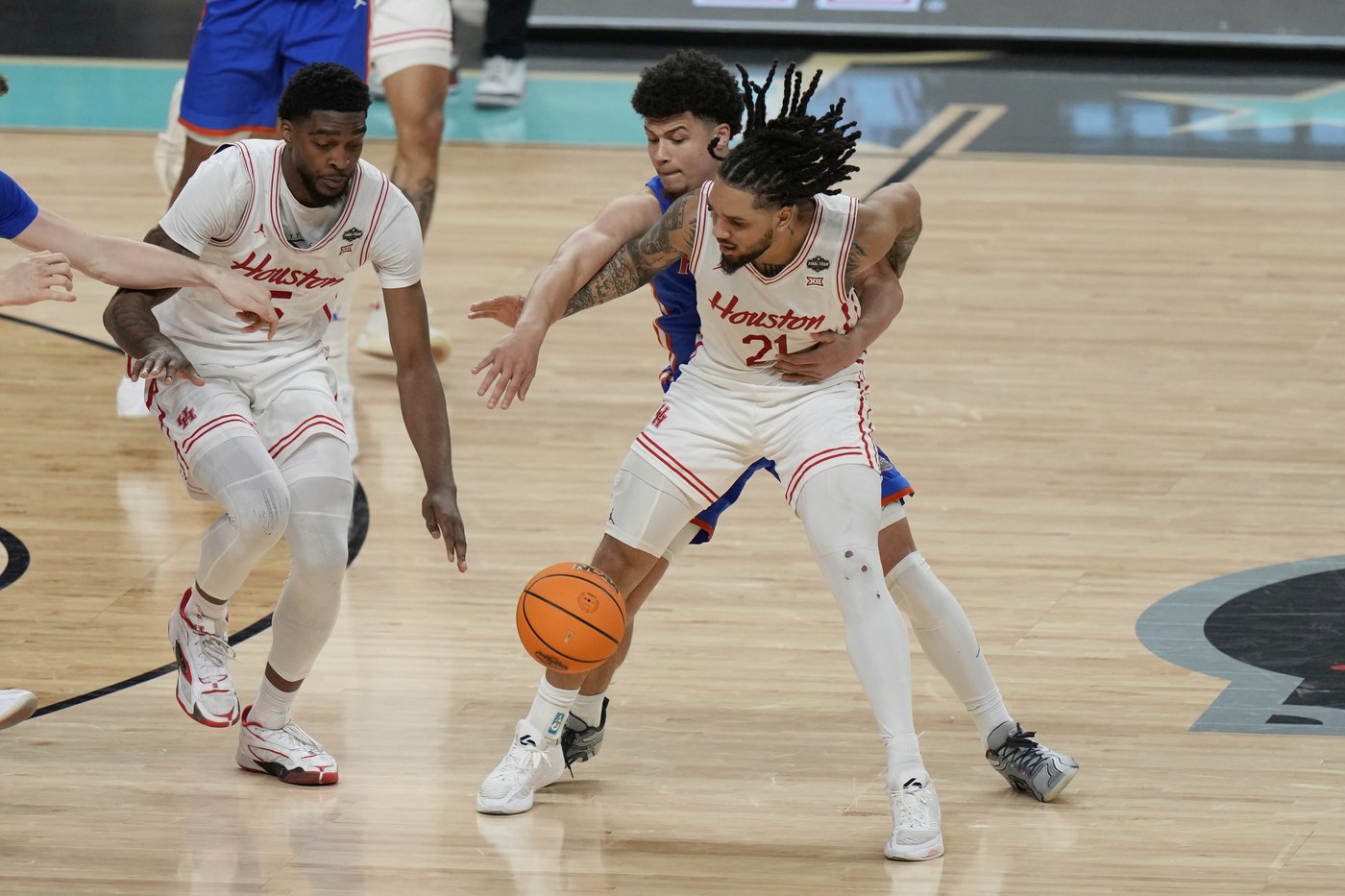 Houston on the wrong side of gritty and ugly finish against Florida in national title game | iNFOnews.ca Houston on the wrong side of gritty and ugly finish against Florida in national title game | iNFOnews.ca