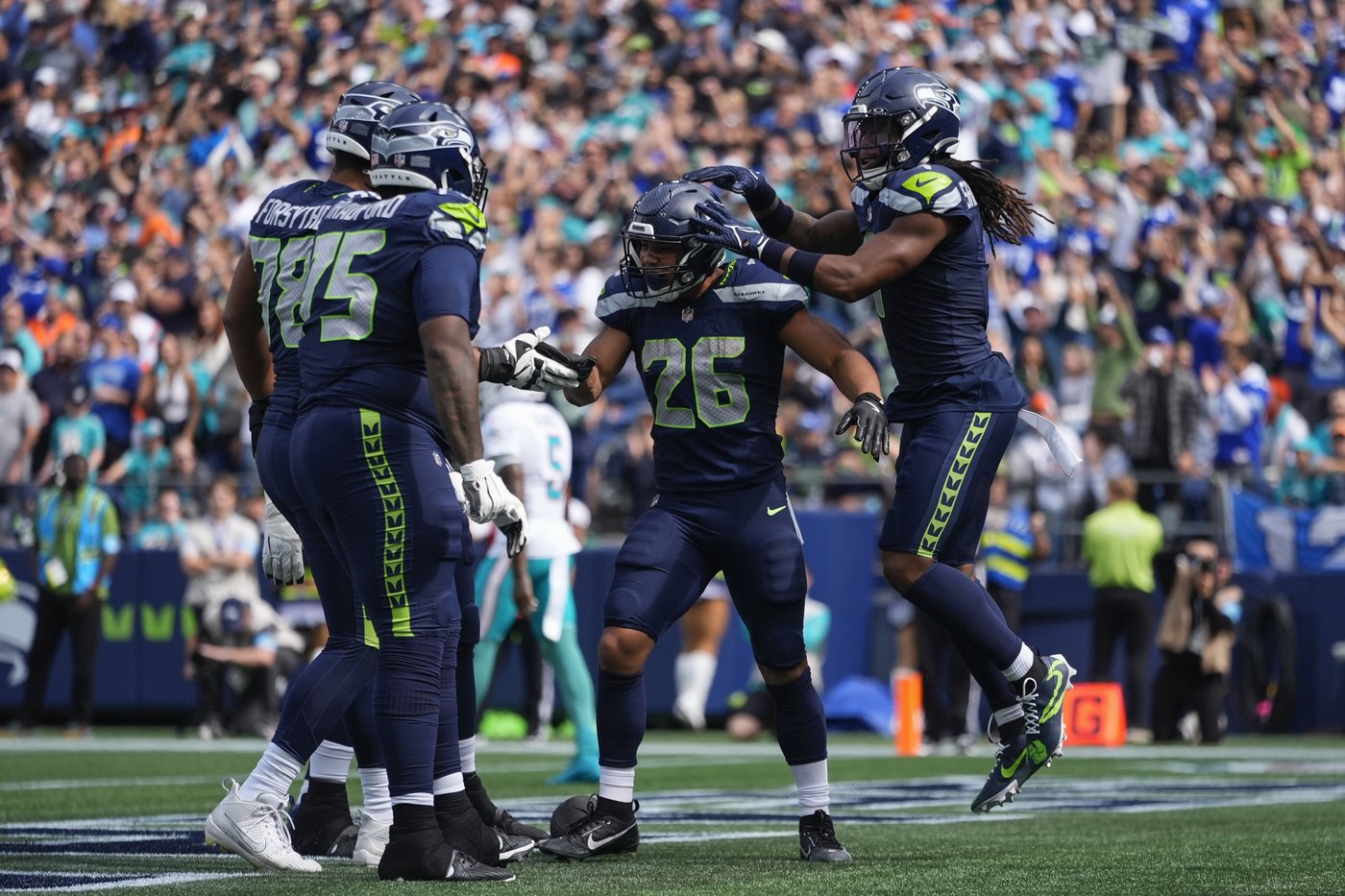 Seahawks roll to 24-3 win over Dolphins as Miami deals with another QB injury | iNFOnews.ca