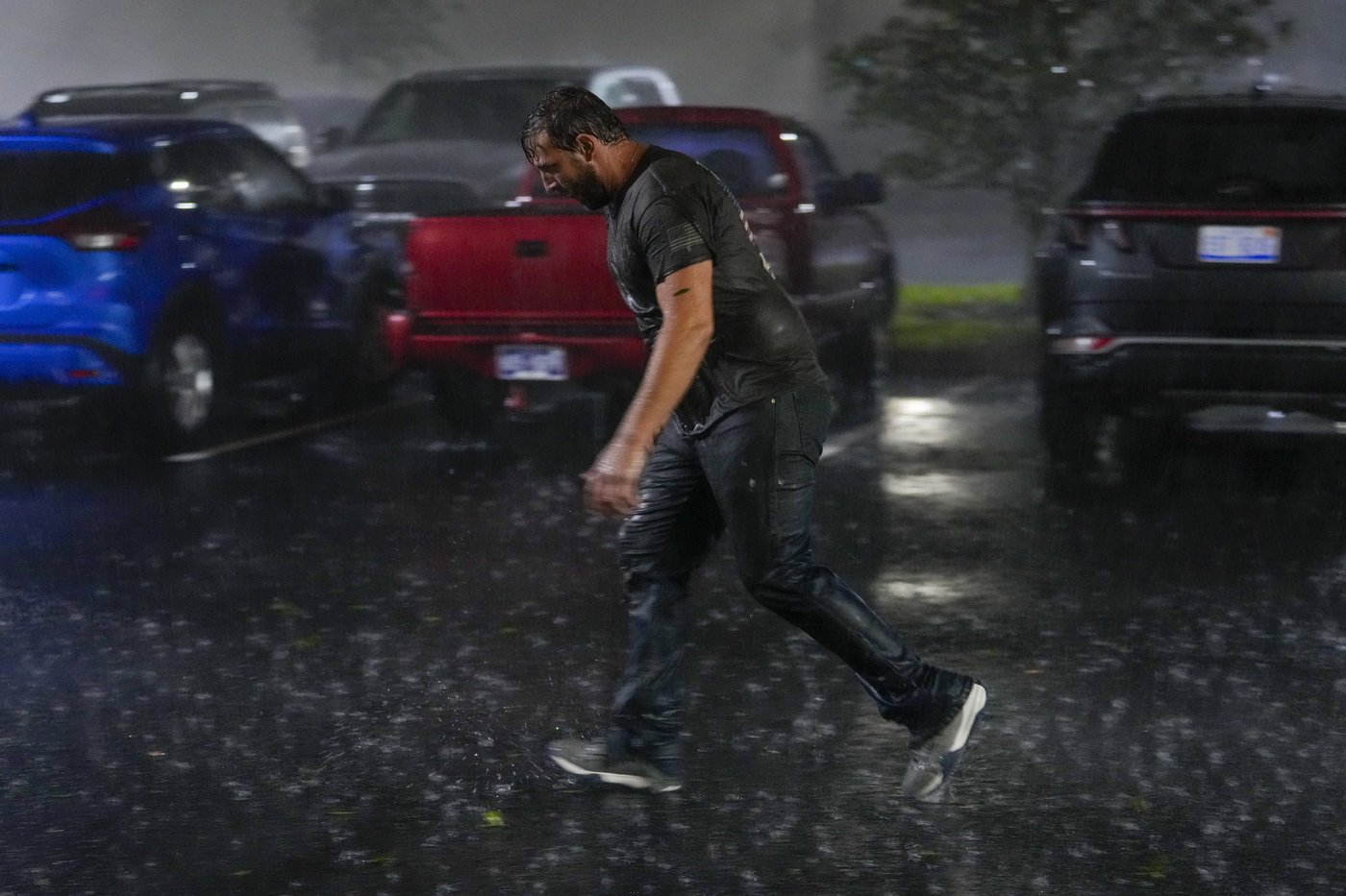 More than 2 million without power as Hurricane Milton slams Florida, causes deaths and flooding | iNFOnews.ca