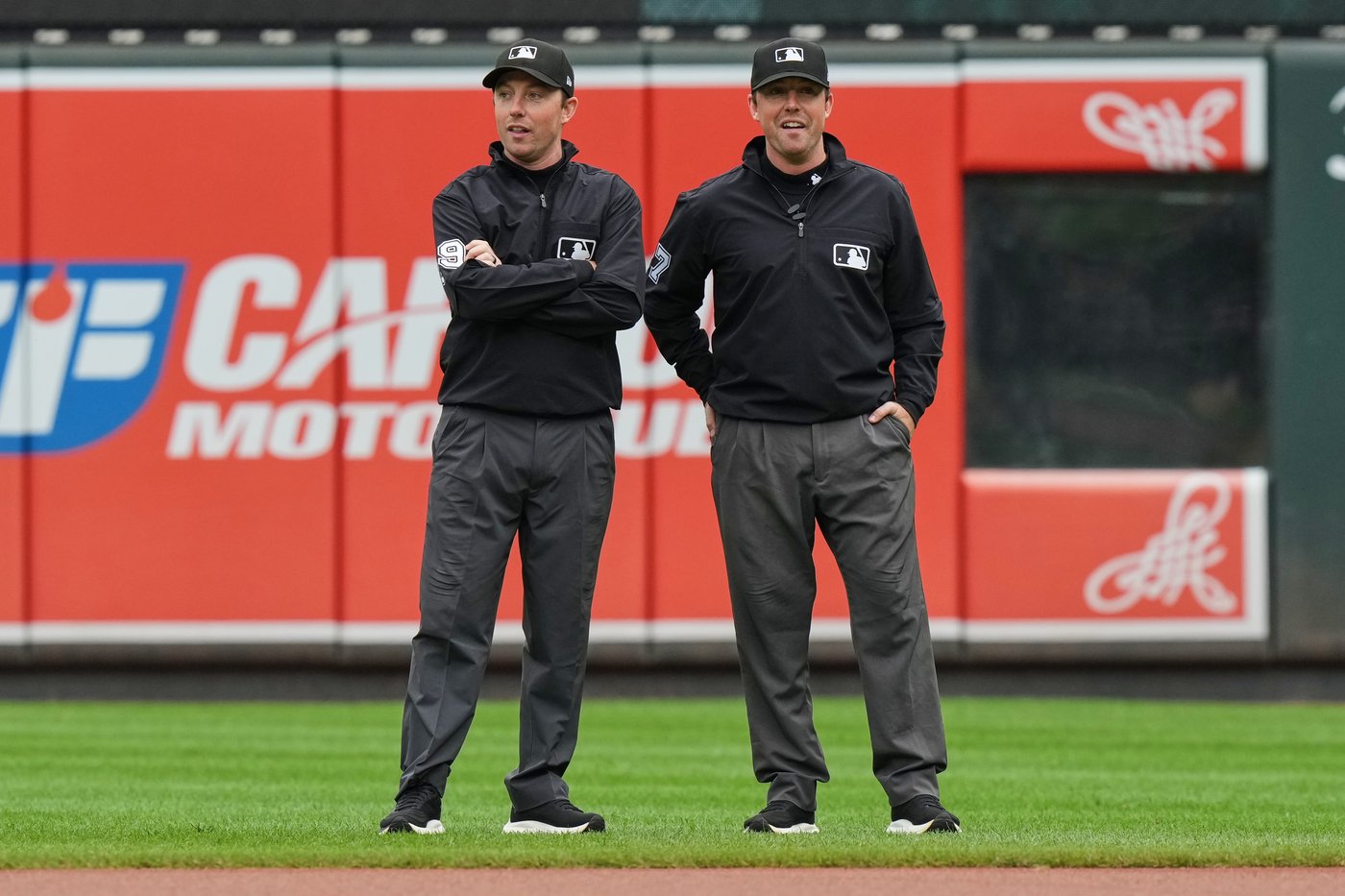 Twin brothers Austin and Tyler Jones ump big league games together for the first time | iNFOnews.ca