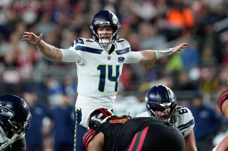 Seahawks clinch NFC West title, top seed. Bears and Eagles also in Super Bowl chase | iNFOnews.ca