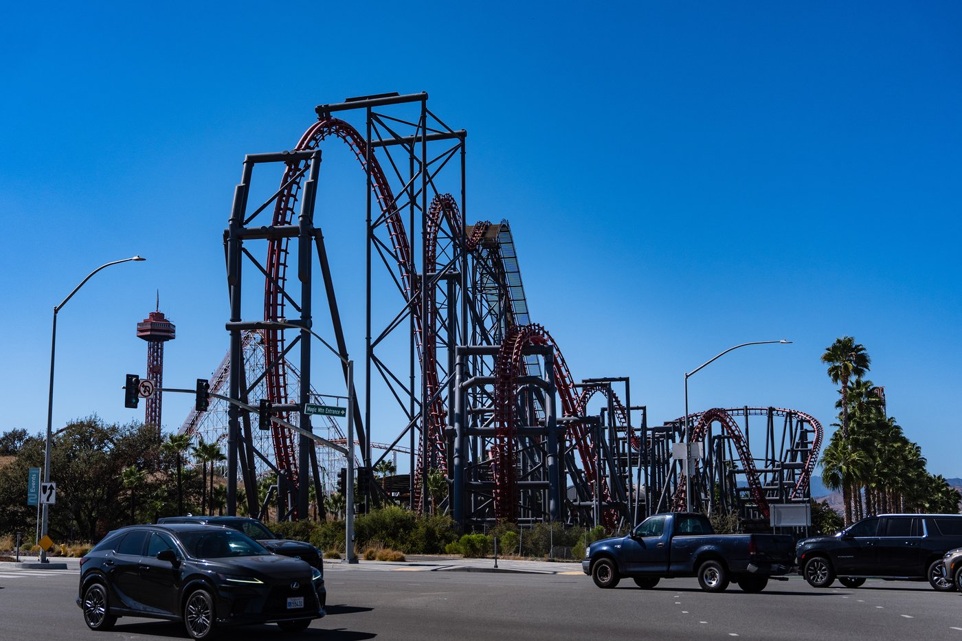 New lawsuits allege Six Flags Magic Mountain's X2 roller coaster caused traumatic brain injuries | iNFOnews.ca