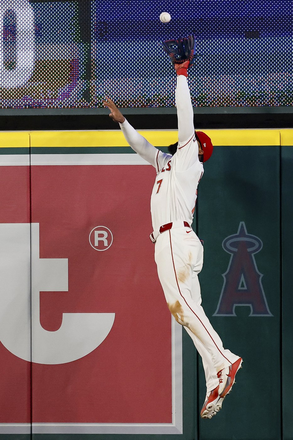 Jo Adell robs 3 homers in what Torii Hunter calls the greatest defensive game he's ever seen | iNFOnews.ca