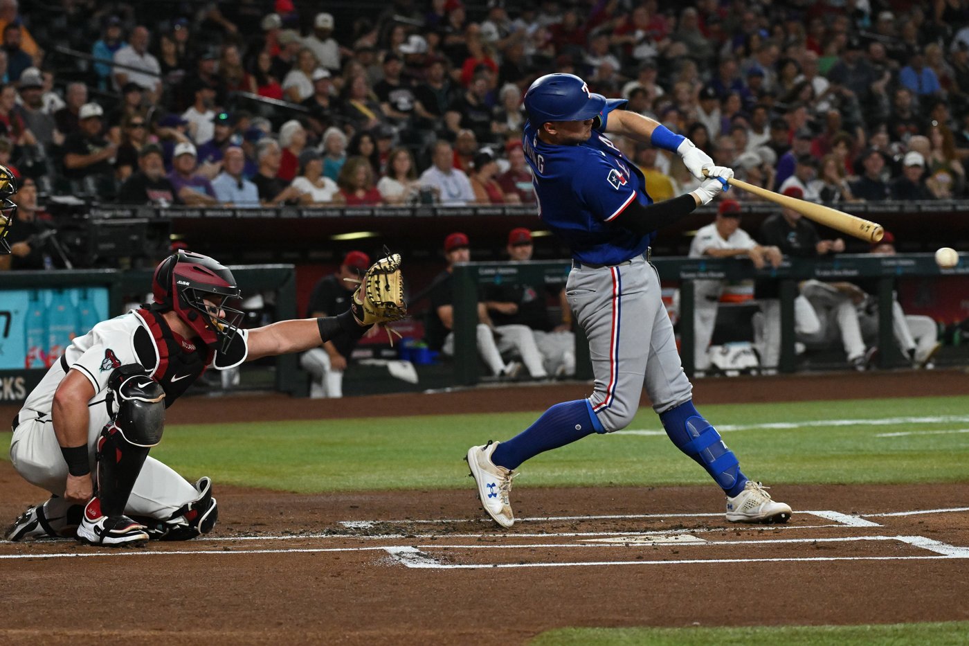 Seager homers, Rangers beat Diamondbacks 7-6 for first road series win in 2 months | iNFOnews.ca