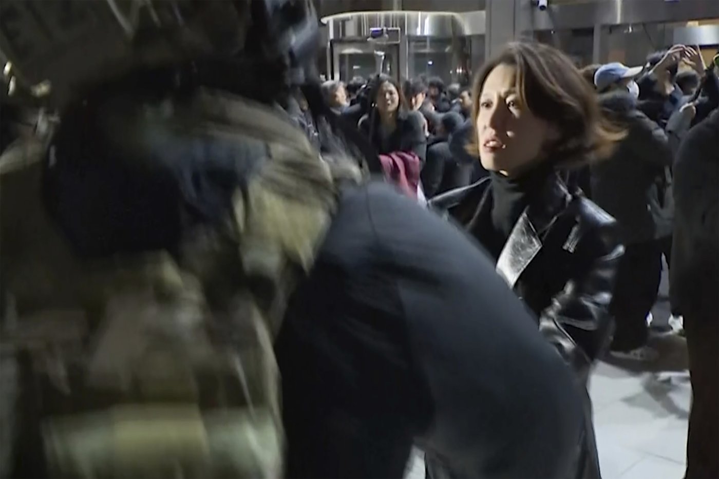 In the 6-hour mayhem of South Korea's martial law, a woman's act of resistance was a defining moment | iNFOnews.ca