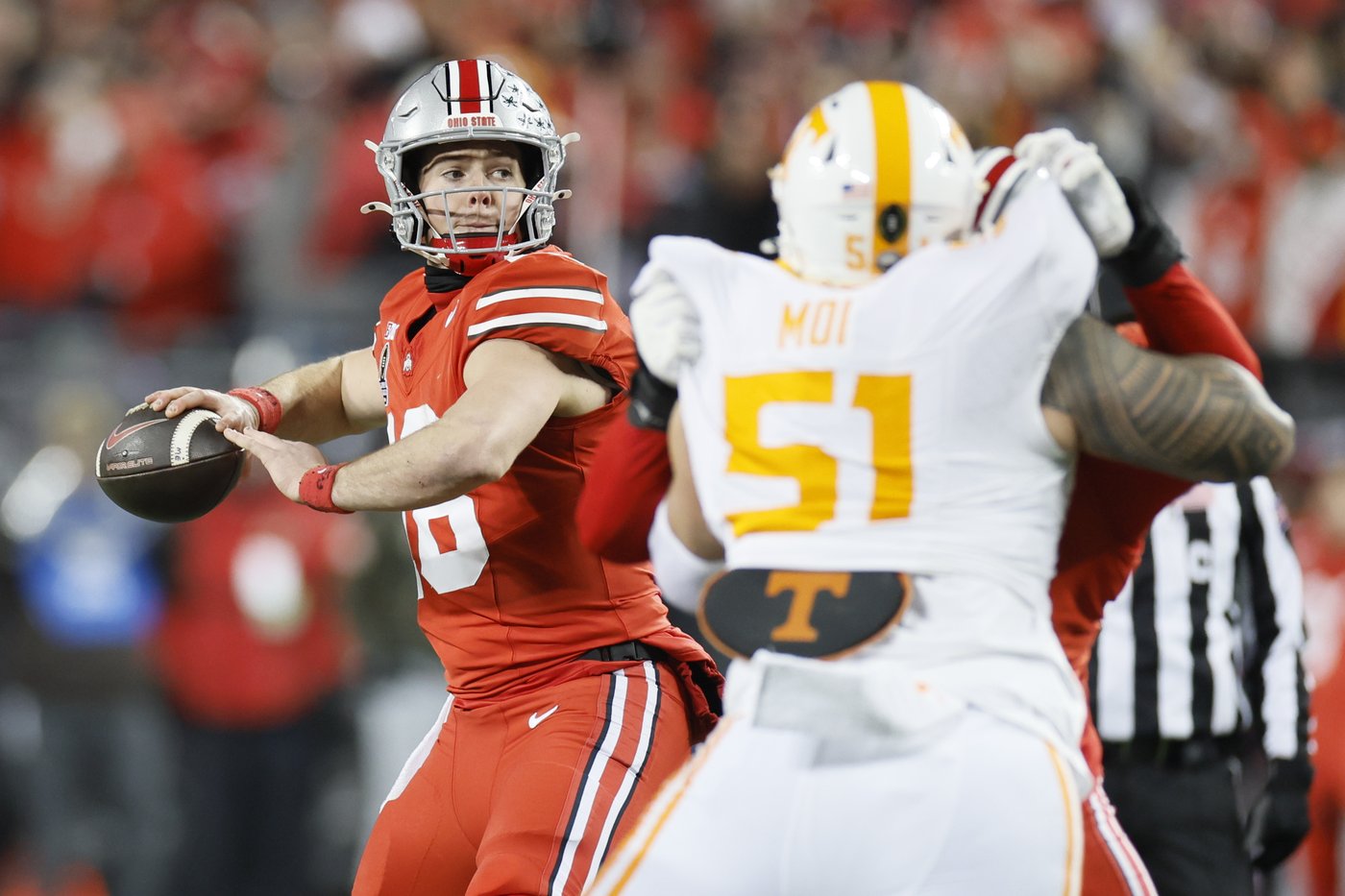 Howard throws 2 TD passes to Smith to help Ohio State rout Tennessee 42-17 in CFP | iNFOnews.ca Howard throws 2 TD passes to Smith to help Ohio State rout Tennessee 42-17 in CFP | iNFOnews.ca