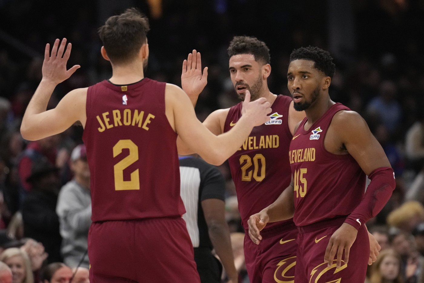 Mitchell scores 35, Cavs end Celtics' winning streak with 115-111 win in matchup of East's elite | iNFOnews.ca