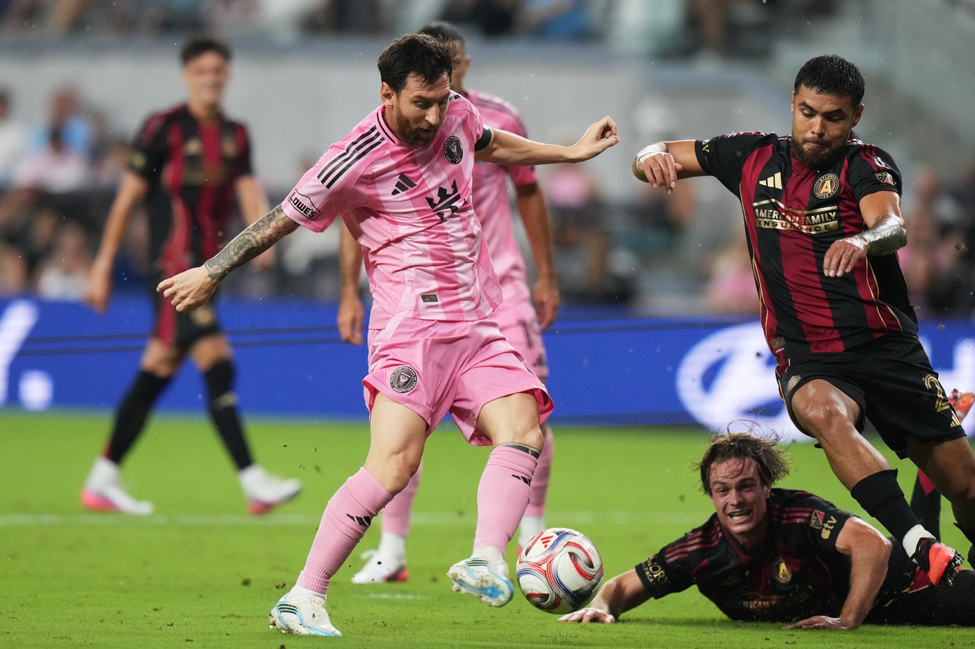 Messi logs 2 assists for Inter Miami in first match since retiring from international soccer | iNFOnews.ca