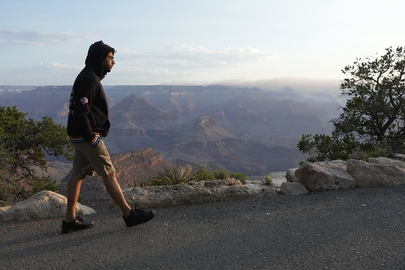 A wildfire that destroyed historic Grand Canyon Lodge spread after being allowed to burn for days | iNFOnews.ca