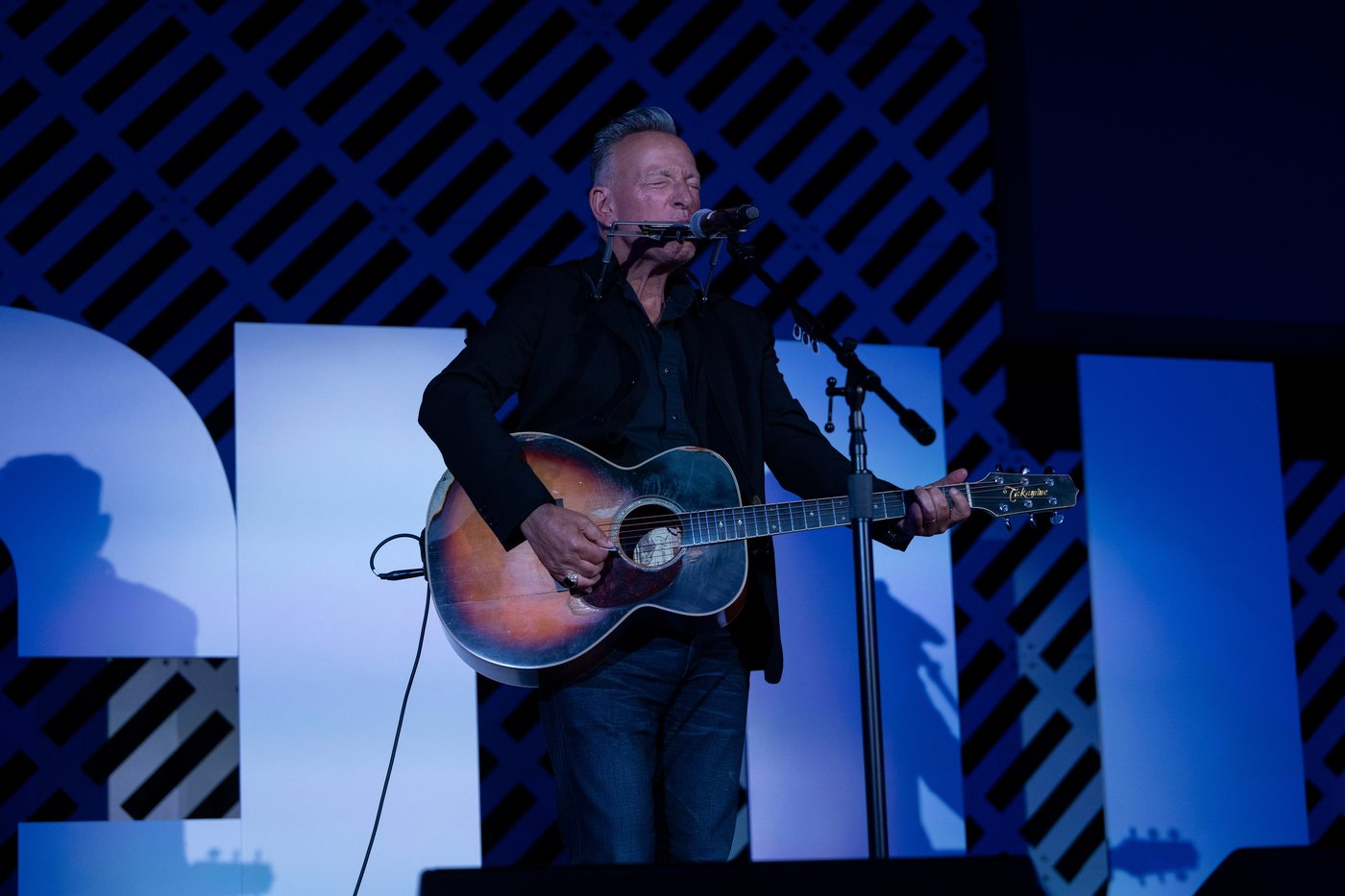 Kaepernick, Springsteen receive new ACLU award for activism in arts, business, science and sports | iNFOnews.ca Kaepernick, Springsteen receive new ACLU award for activism in arts, business, science and sports | iNFOnews.ca