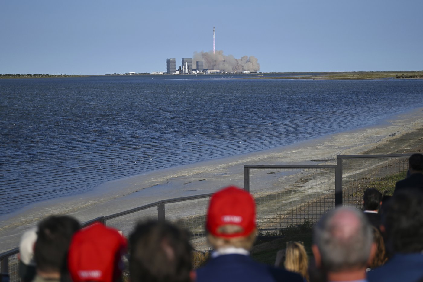 SpaceX launches giant Starship rocket, but aborts attempt to catch booster with mechanical arms | iNFOnews.ca