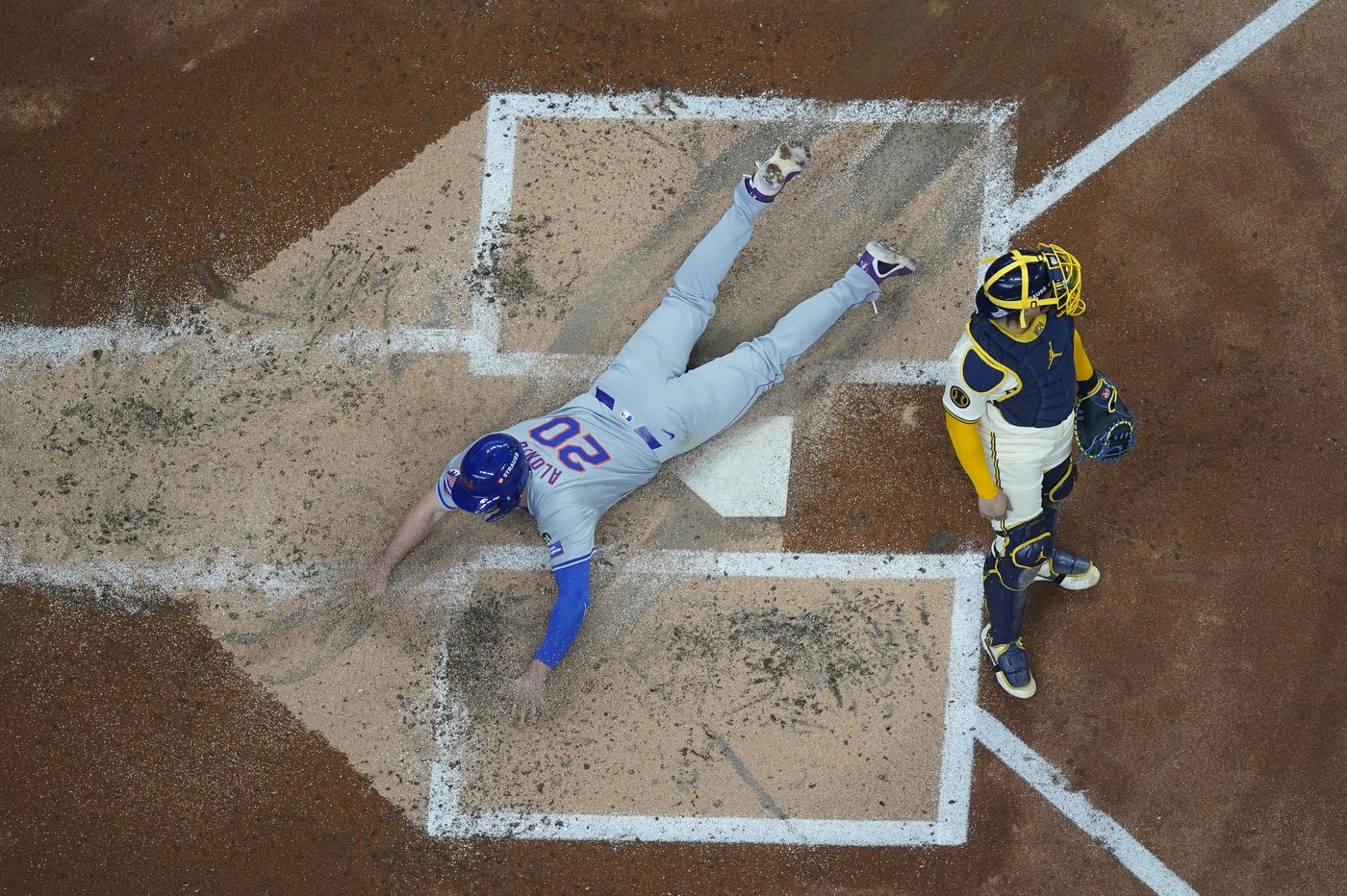 Mets continue wild ride with 8-4 win over Brewers in playoff opener | iNFOnews.ca