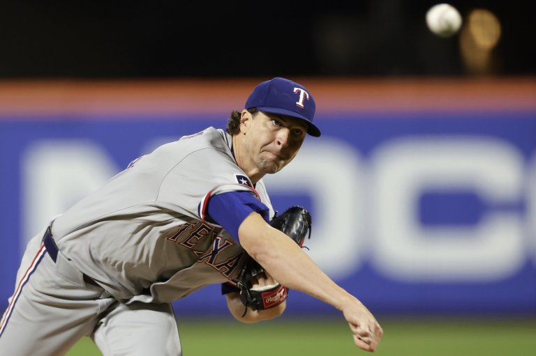 Mets' Jeff McNeil ejected after called third strike from former teammate Jacob deGrom | iNFOnews.ca