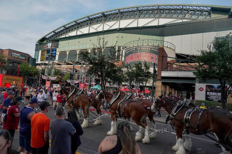 High tech, low visibility: New ribbon boards cause partly obstructed views at D-backs' Chase Field | iNFOnews.ca