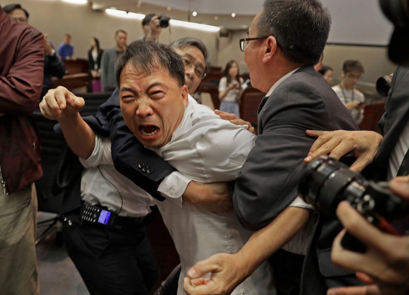 Hong Kong democracy activist allowed to stay in UK for 6 months after immigration trouble | iNFOnews.ca Hong Kong democracy activist allowed to stay in UK for 6 months after immigration trouble | iNFOnews.ca